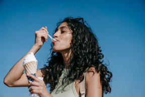 Lykke Softeispulver Vanille 2,5kg | Eis Pulver für Softeismaschine – cremiges Softeis für Zuhause & Gastronomie – Eispulver mit Vanillegeschmack | Ergibt 7 - 9 Liter fertige Mischung